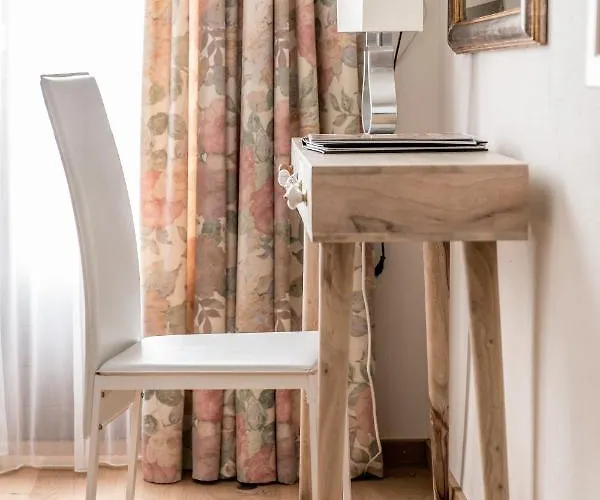 Отель Chalet-hotel Larix