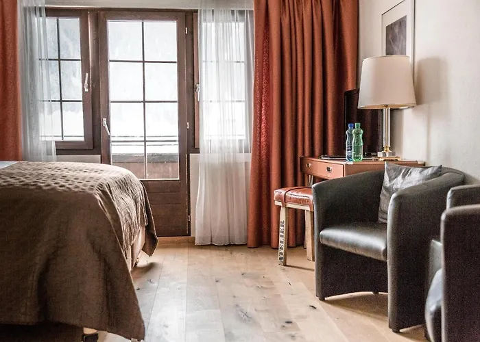 Отель Chalet-hotel Larix 3*