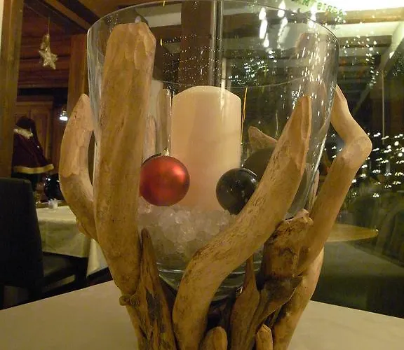 Отель Chalet-hotel Larix 3*